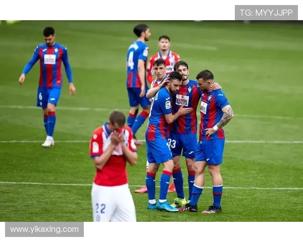 西甲西乙赛前为高铁遇难者默哀